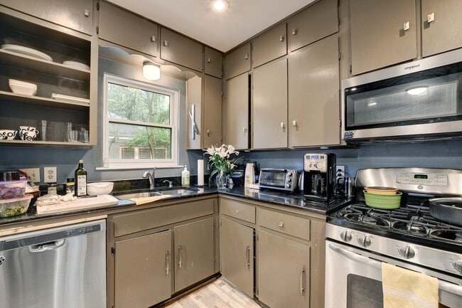 Photo - 804 Rutherford Pl