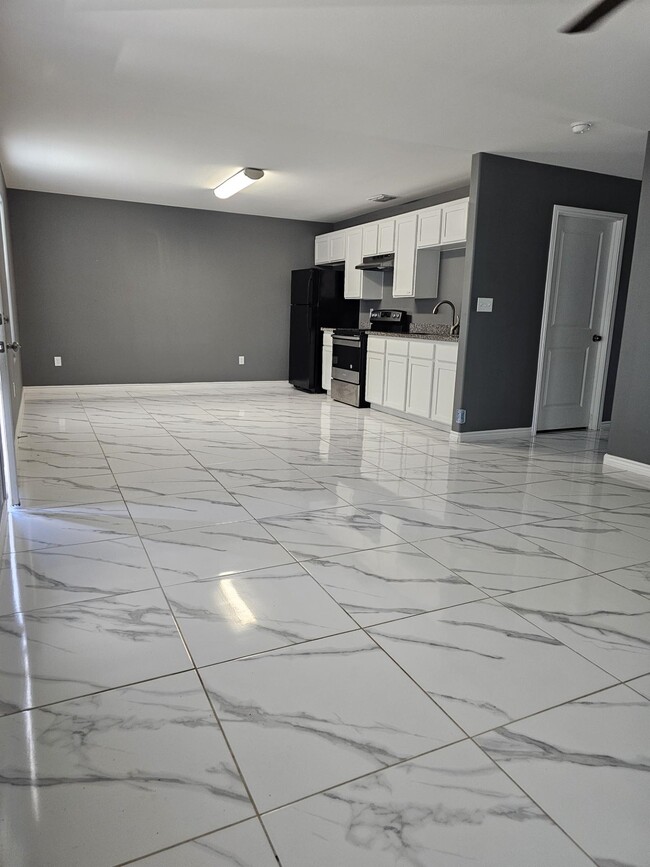 Photo - 357 Riverhill Loop