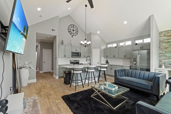 Photo - 5607 Bacher St