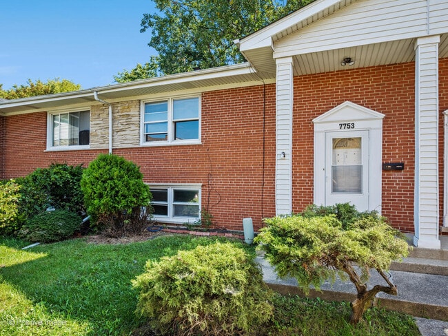 Building Photo - 7753 N Nordica Ave Rental