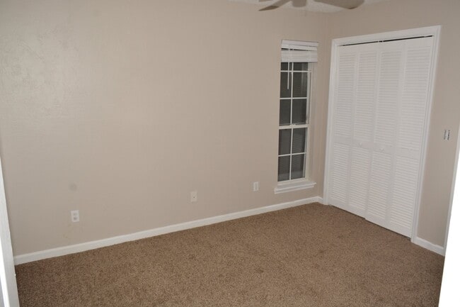 Photo - 3996 Bothwell Terrace