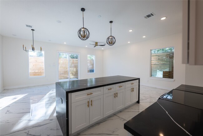 Photo - 5906 St Augustine St