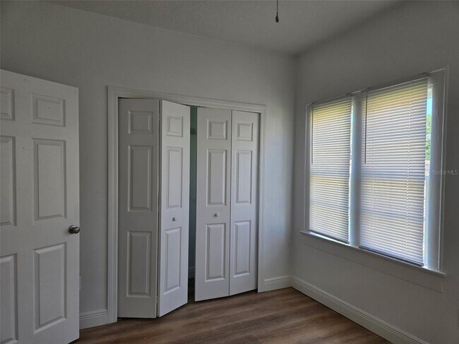 Photo - 403 Ave J SE