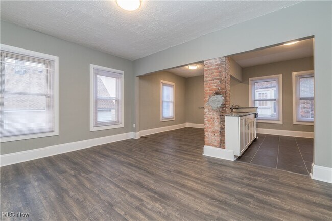 Photo - 1387 W 69th St Unit 1