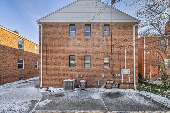 Photo - 422 E 222nd St Unit 2