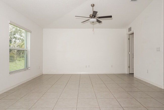 Photo - Lovely 3 Bedroom Home