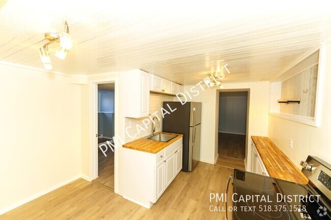 Building Photo - Recently renovated, modern 2-bedroom apart... Unit 1 Rental