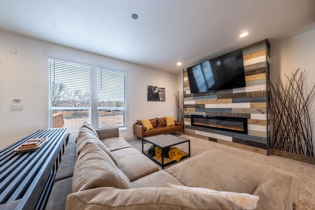 Building Photo - 523 W Vance Dr Unit ID1249895P