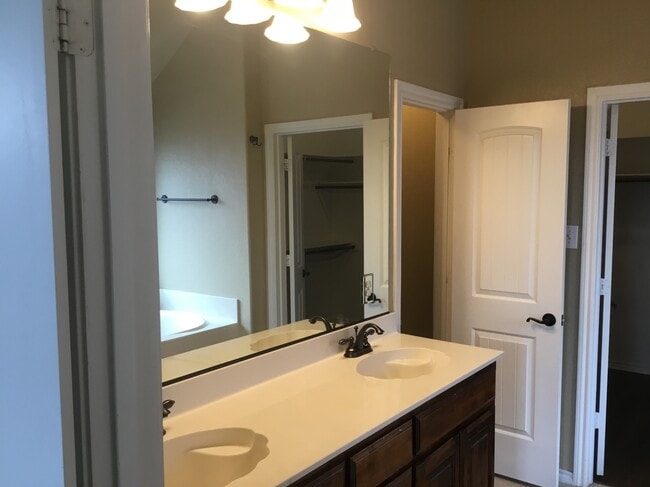 Photo - 4112 Chloe Ln