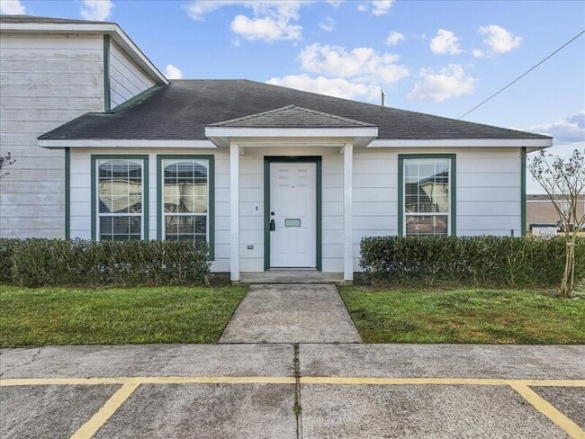 Building Photo - 2110 Roatan Calle