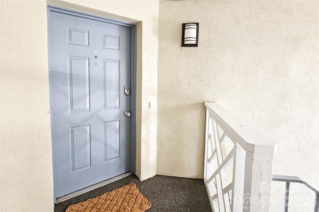 Photo - 19901 Henderson Rd Unidad M