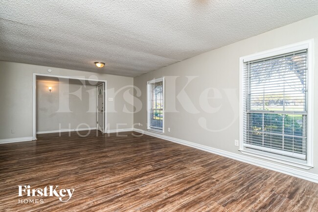Photo - 4913 Alta Oaks Ln