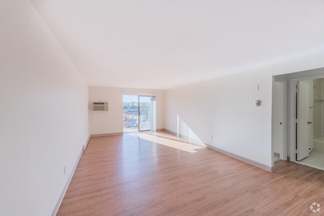 1 BR, 1 BA