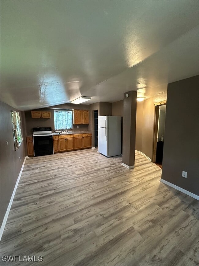 Building Photo - 18301 Slater Rd