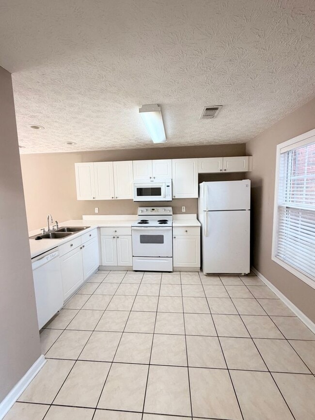 Photo - 1477 N Donahue Dr