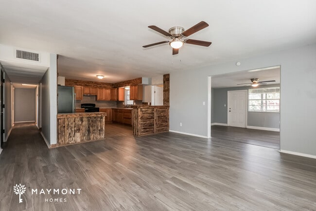 Photo - 2310 Crosby St