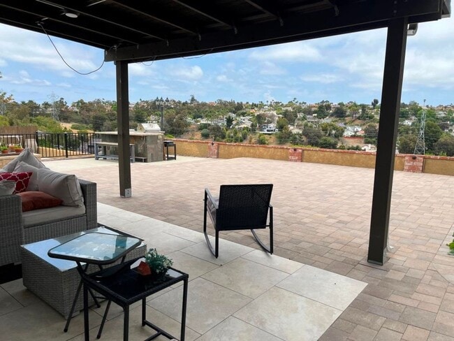 4Bed/2Bath Just East of El Camino in Carls... - 4Bed/2Bath Just East of El Camino in Carls... Casa