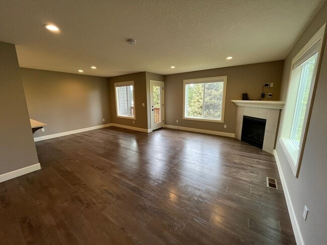 Photo - Spacious Townhome Style Duplex Unit