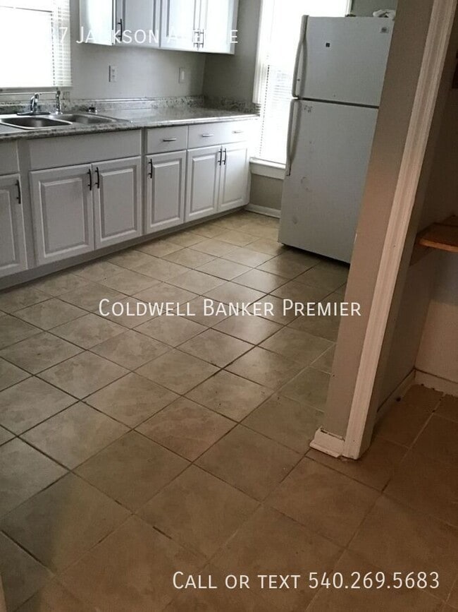 Photo - 1037 Jackson Ave