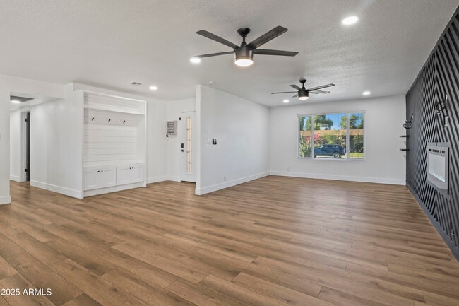 Photo - 2166 E Greenway Dr