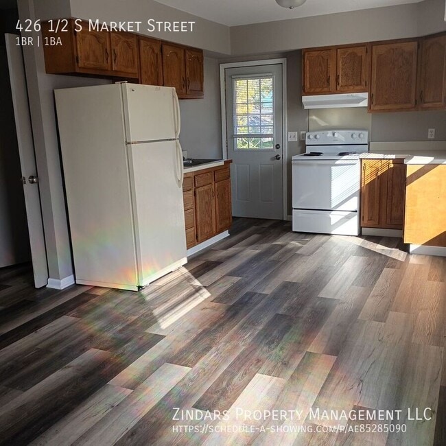 Building Photo - 426 1/2 S Market Street-