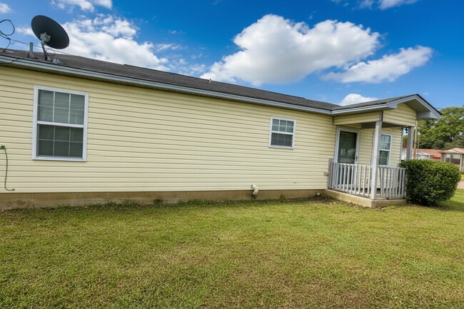 Photo - 212 Orchard Way