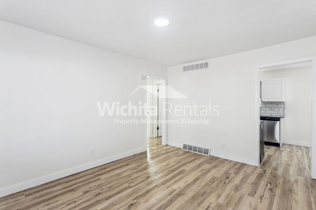 Photo - 3 bedroom 1 bath home - North Riverside