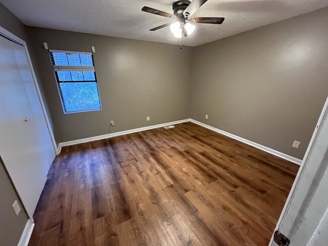 Photo - 240 Park Rd SW