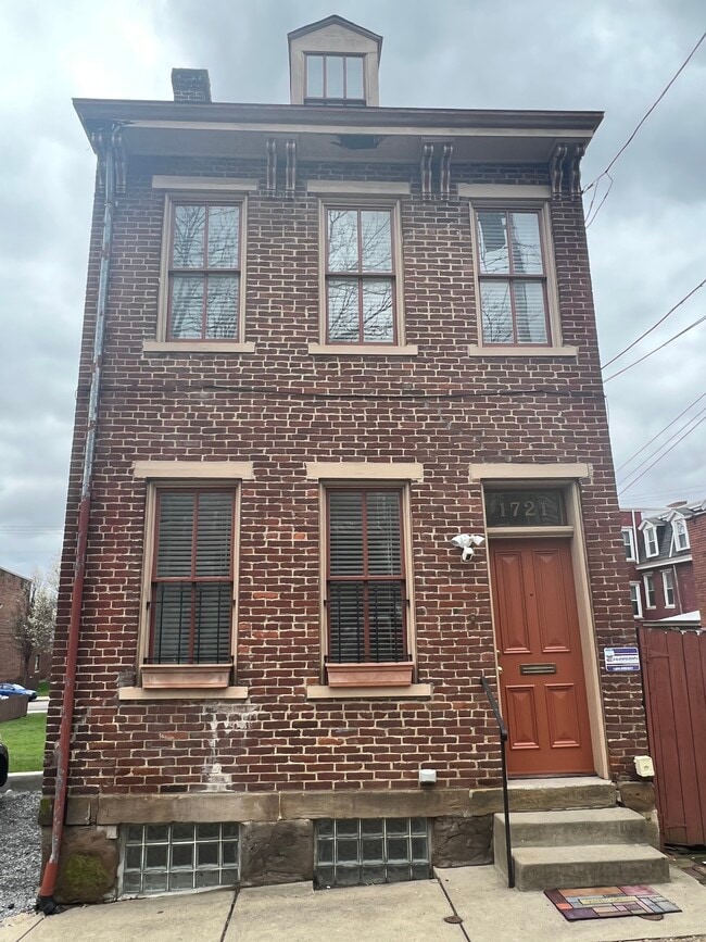 Building Photo - 1721 McCullough St