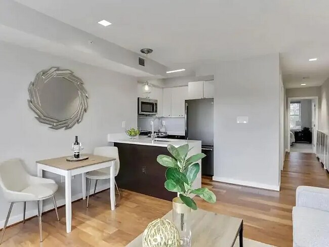 Photo - 1710 Gales St NE Unidad 4