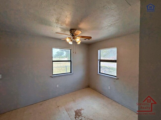 Photo - 1302 SW Texas Ave