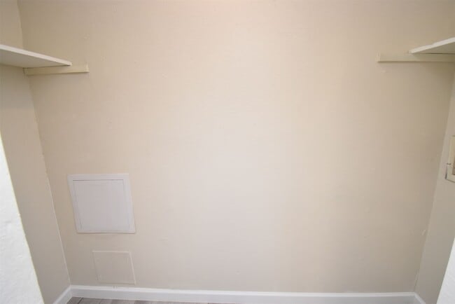 Building Photo - 220 Westward Ave Unit D