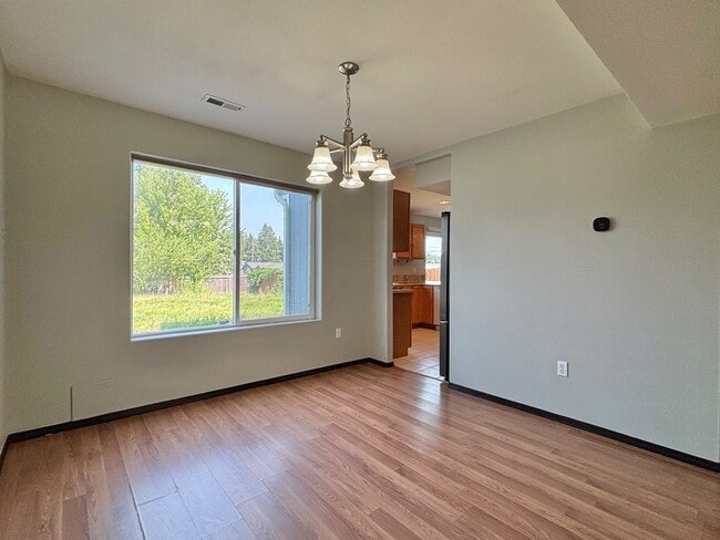Photo - 905 Spence St