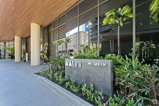 Building Photo - 987 Queen St Unit Aalii Rental