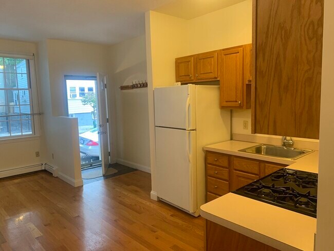 Building Photo - 202 Hurley St Unit 0