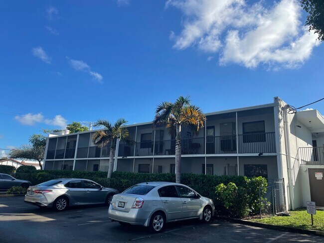 Taft Plaza Apartments Screened Porches