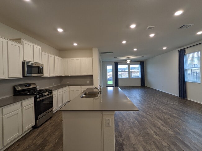 Kitchen - 100 Montauk Loop