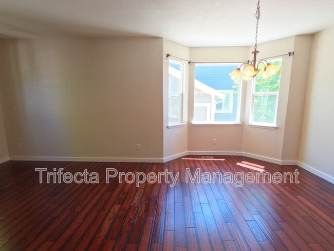 Photo - 2215 Harvest St