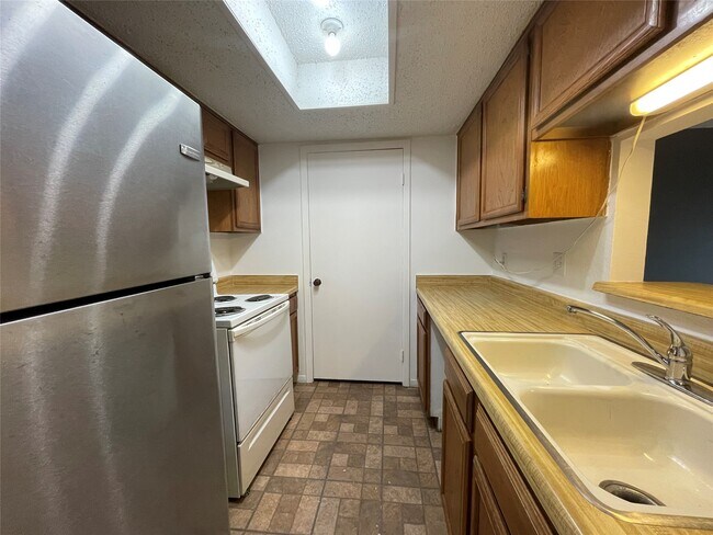 3909 Tanglewilde St Unidad 3909