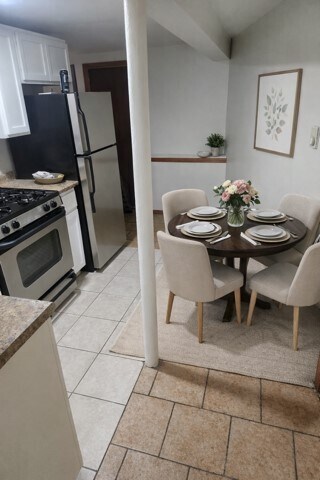 KITCHEN - 1015 Lincoln Pl