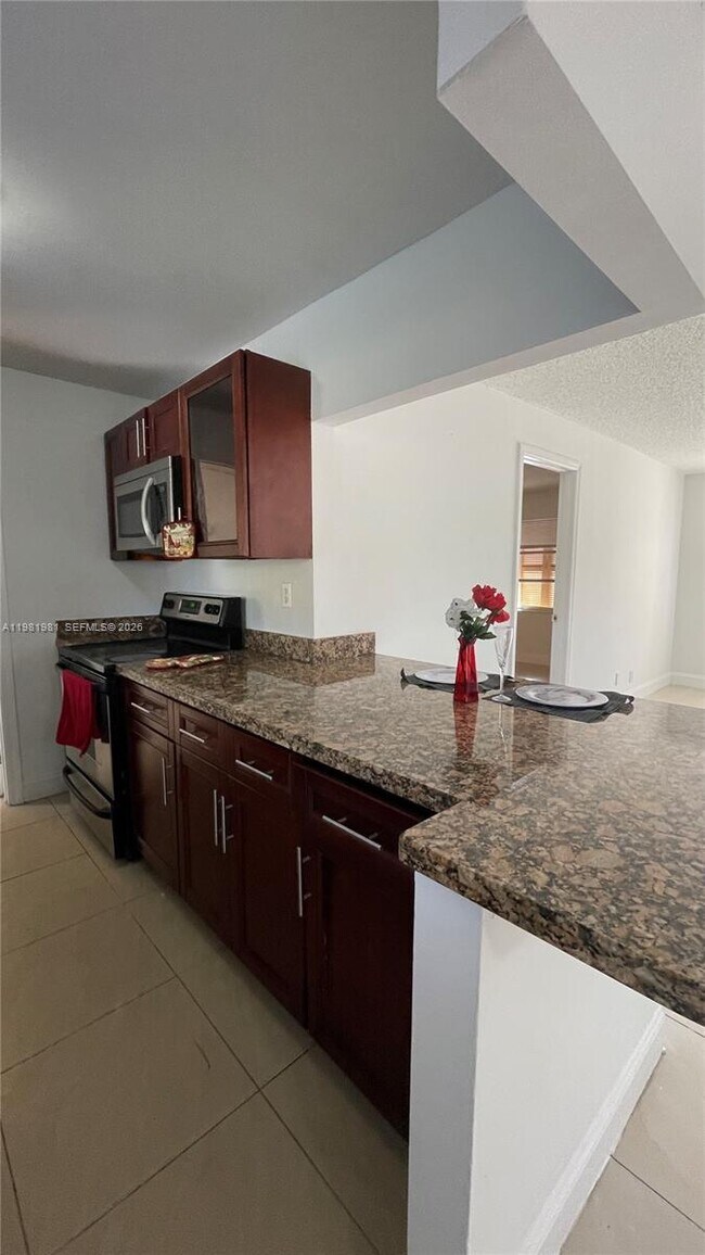 Photo - 621 NW 38th Pl