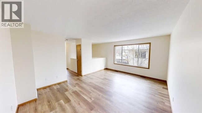 Photo - 9318-9106 106 Ave.