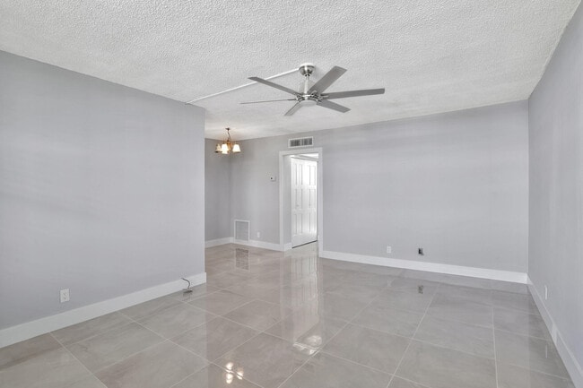 Photo - 2400 NE 10th St Unit 506
