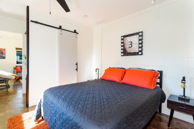 Photo - 958 Smith St SW Unit B