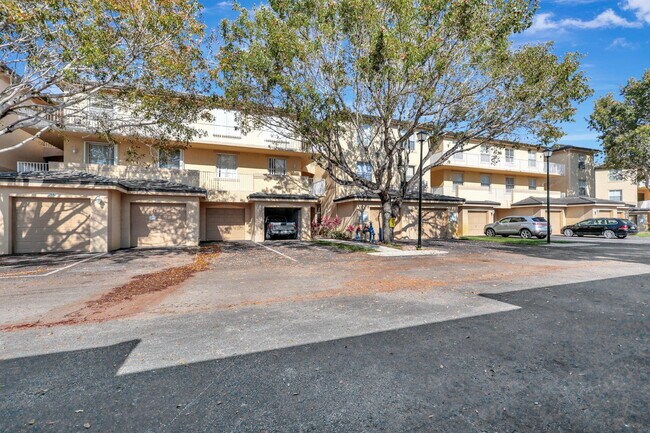 Photo - 2060 Greenview Shores Blvd Unit 304
