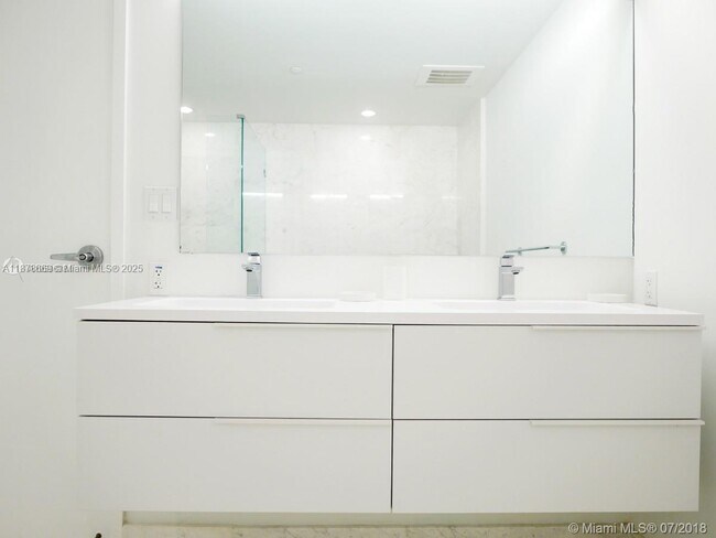 Photo - 9940 W Bay Harbor Dr Unidad 4DN