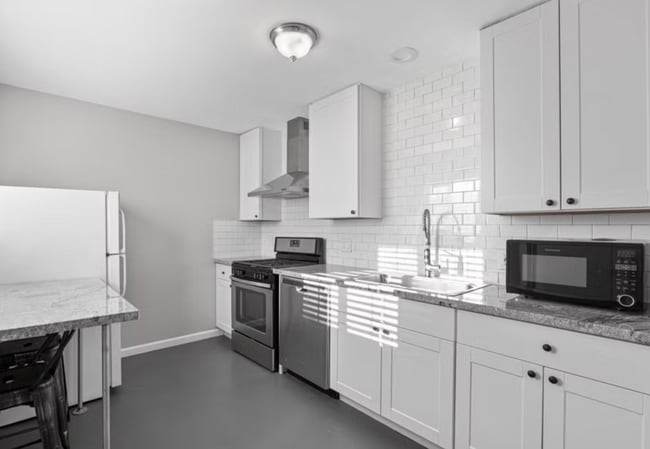 Building Photo - 12th Street Townhomes