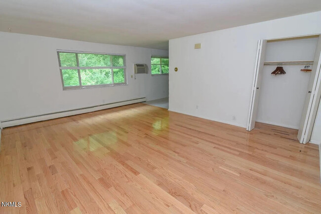 Photo - 933-937 Highland Ave
