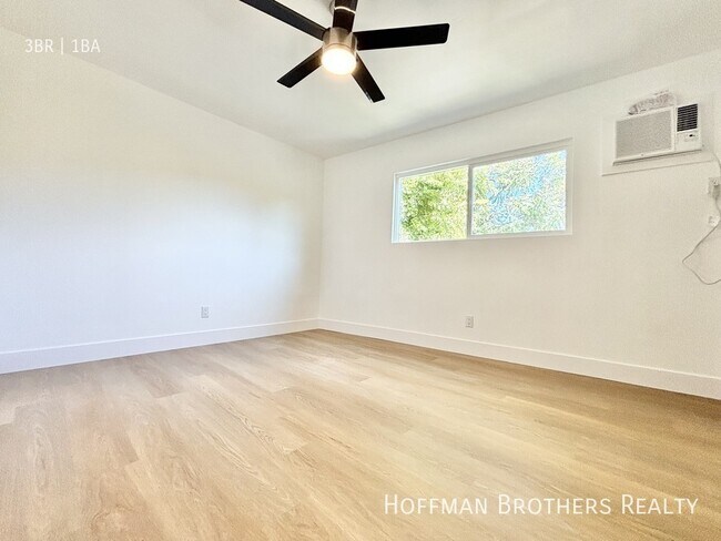 Photo - 327 S Ave 59 Unit 3