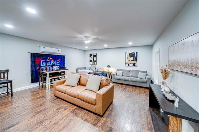Photo - 1700 Sparrow Ln